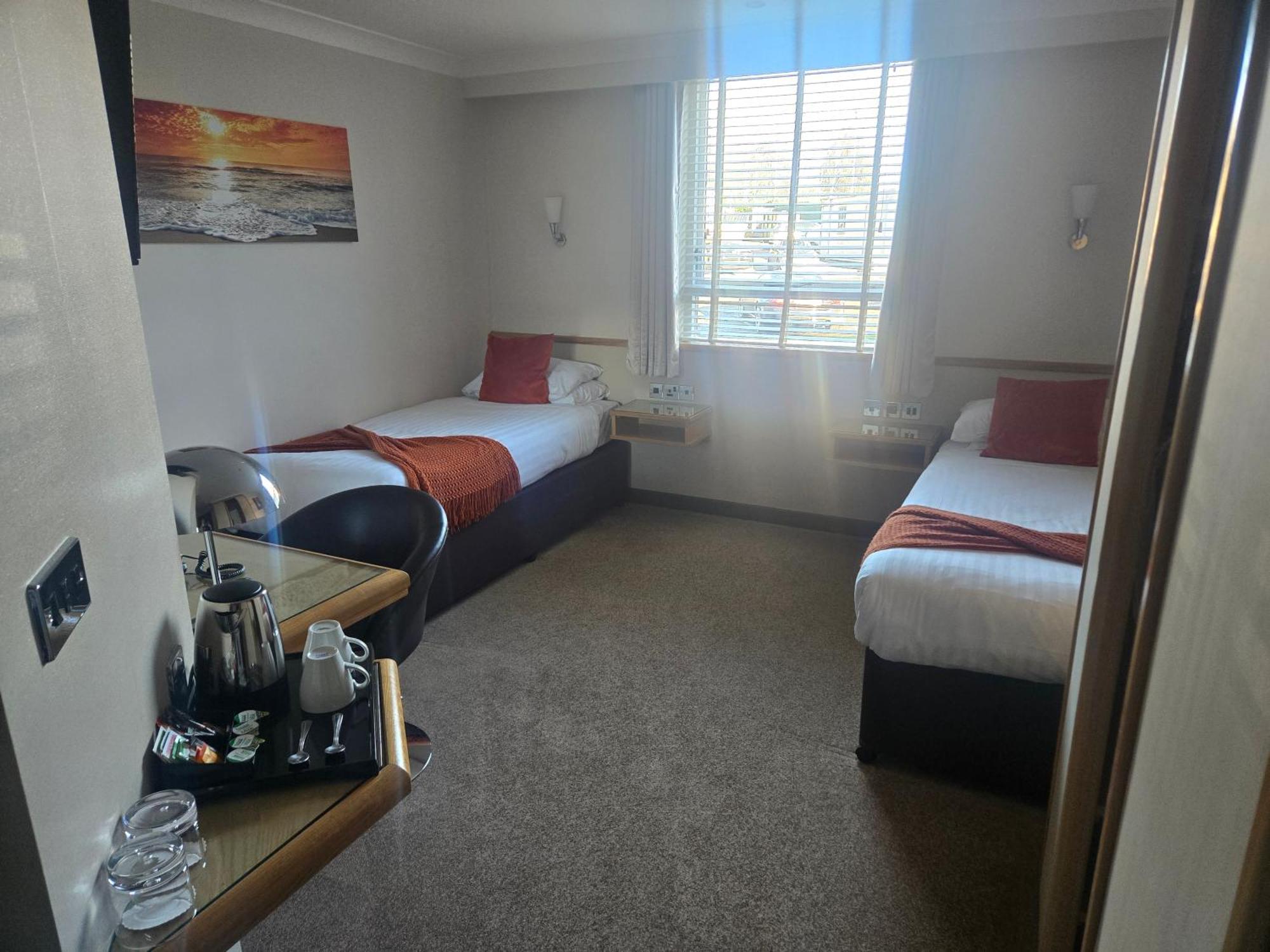 Damon'S Hotel ลินคอล์น ภายนอก รูปภาพ